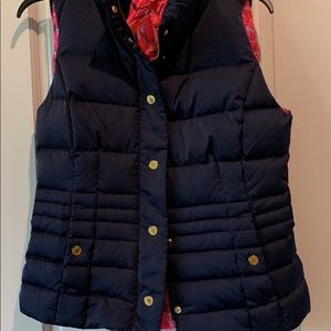 Lilly Pulitzer Navy Blue Puffer Vest with Pink Floral Lining Size Medium.